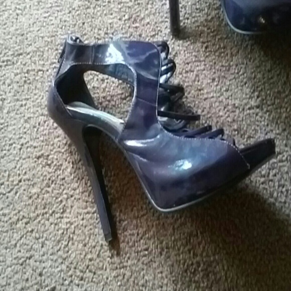 Heels - Picture 3 of 4