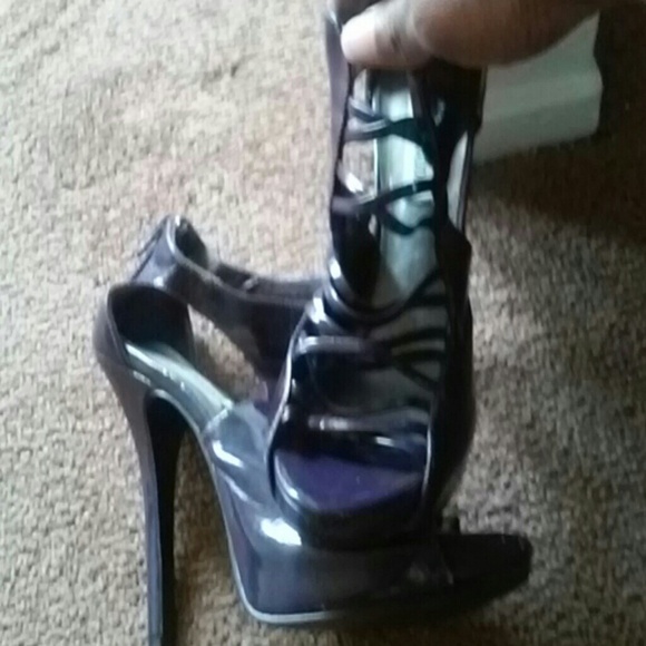 Heels - Picture 4 of 4