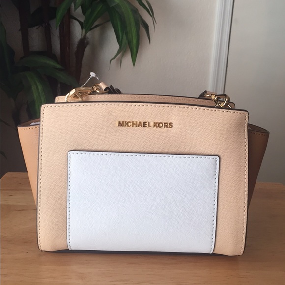 SOLDⓂ️ Michael Kors medium Selma