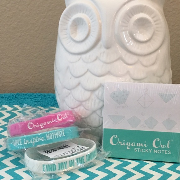 Origami Owl note pad and 3 silicone bracelets - Picture 1 of 1
