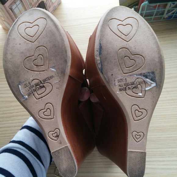 Brown Wedges - Picture 2 of 4