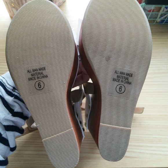 White and gold wedges - Picture 2 of 4