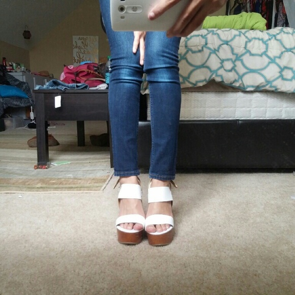 White and gold wedges - Picture 3 of 4