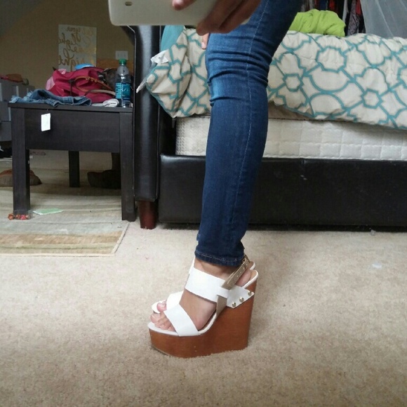 White and gold wedges - Picture 4 of 4