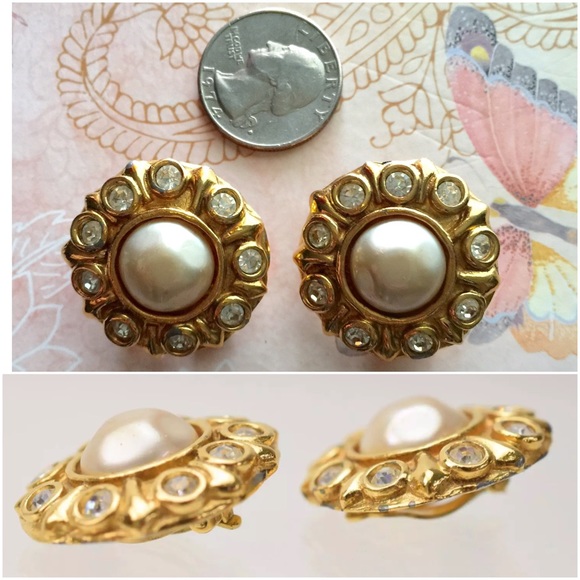 SOLD🚫Authentic Chanel Clip on earrings - Picture 2 of 4