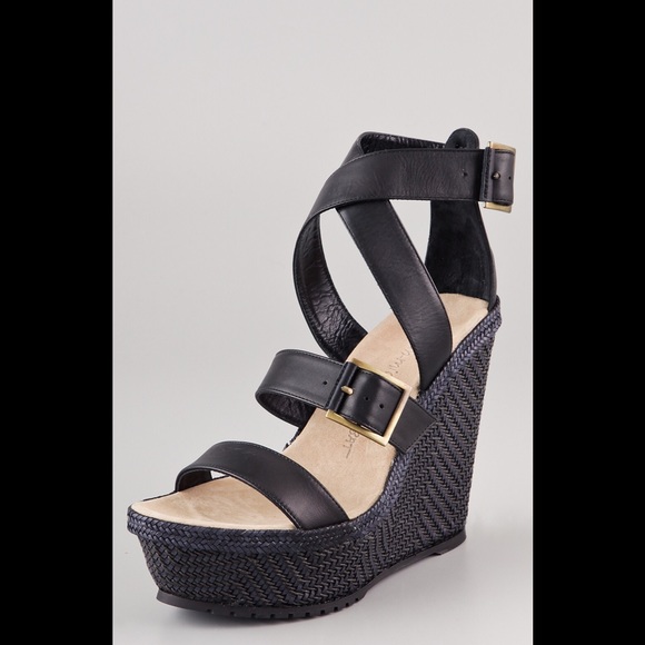 💥Make an offer💥 Black Leather Hermina Wedges