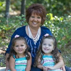 Meet your Posher, Lorie