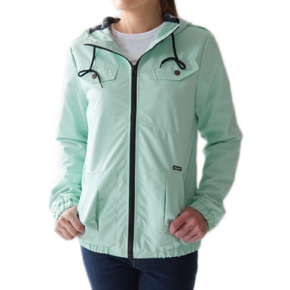 Volcom Windbreaker MOVING SOON NEED GONE 💜