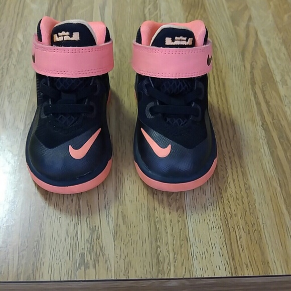 Shoes - Price Drop***Such Cute Nike Sneakers*** EUC***