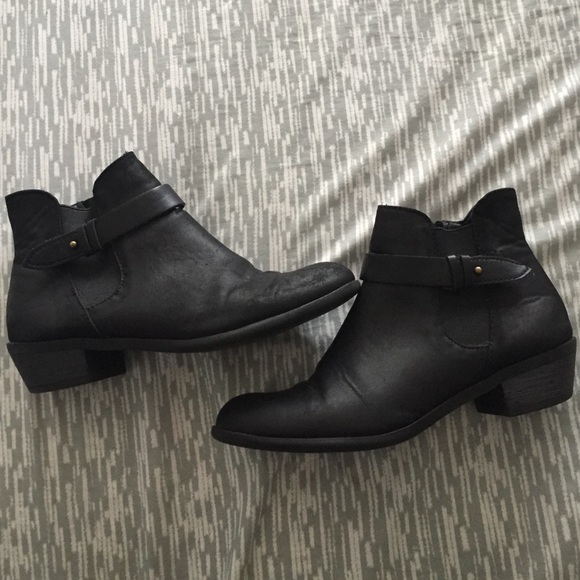 *new* Adorable black combat boots