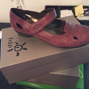 Mary James rust color