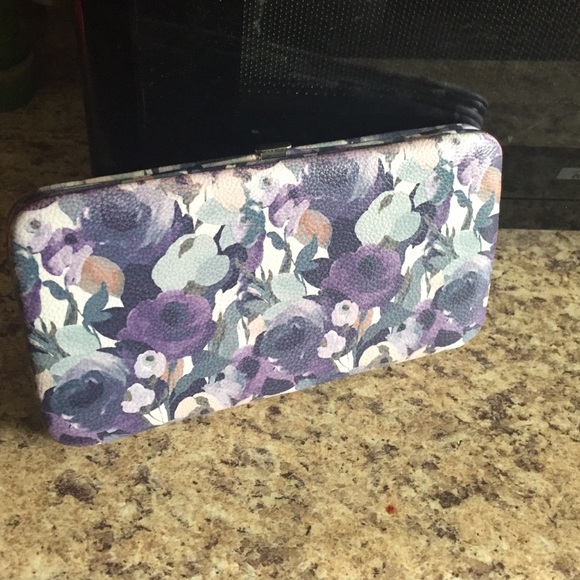 Handbags - Floral Wallet