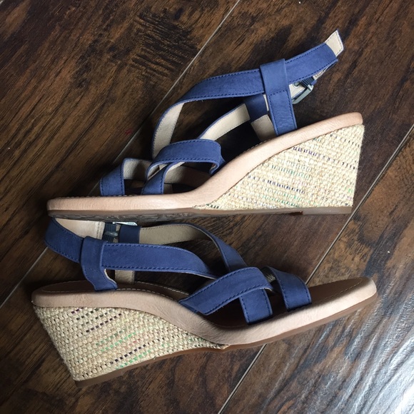 UGG Gaiana Wedges - Picture 1 of 4