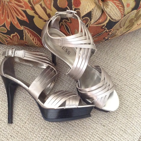 Guess? - Picture 3 of 4