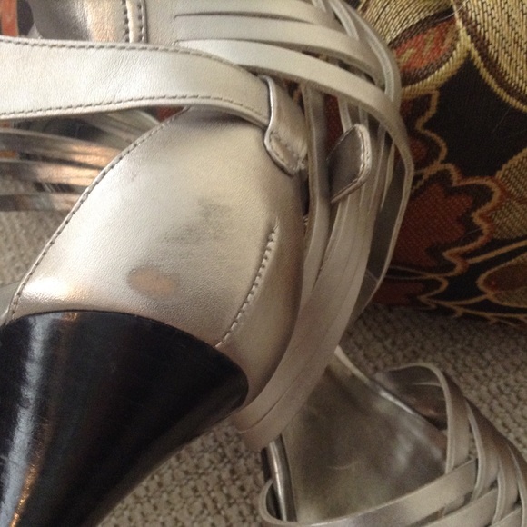 Guess? - Picture 4 of 4