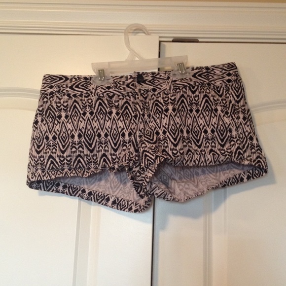 Cute black and white pattern shorts