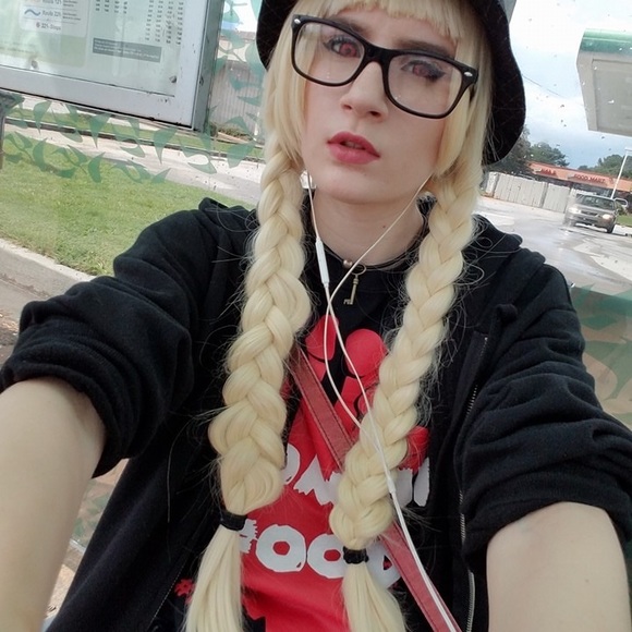 Meet your Posher, Charlene - Picture 3 of 6