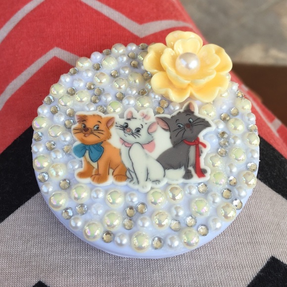 Handmade cat compact mirror  do not buy!!