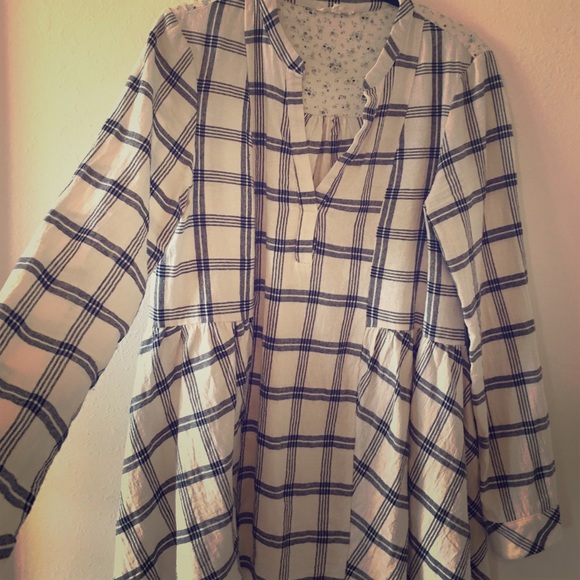 Boutique. Dainty and pretty tunic.