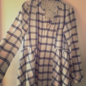 Boutique. Dainty and pretty tunic.