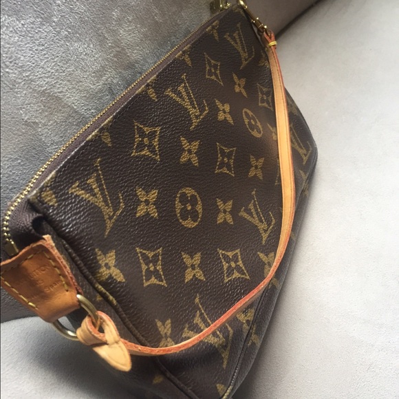 Pochette Louis Vuitton! Today sale only🎉🎉