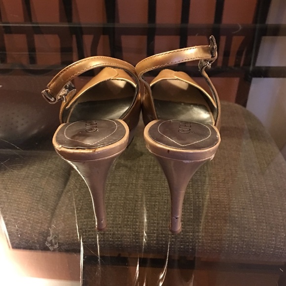 Shoe - Picture 3 of 4