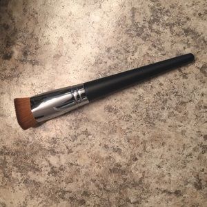 Younique liquid foundation brush