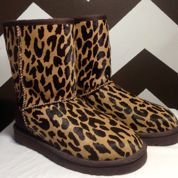 UGG Classic Short Chestnut Leopard Boot - Picture 1 of 4