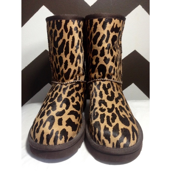 UGG Classic Short Chestnut Leopard Boot - Picture 2 of 4