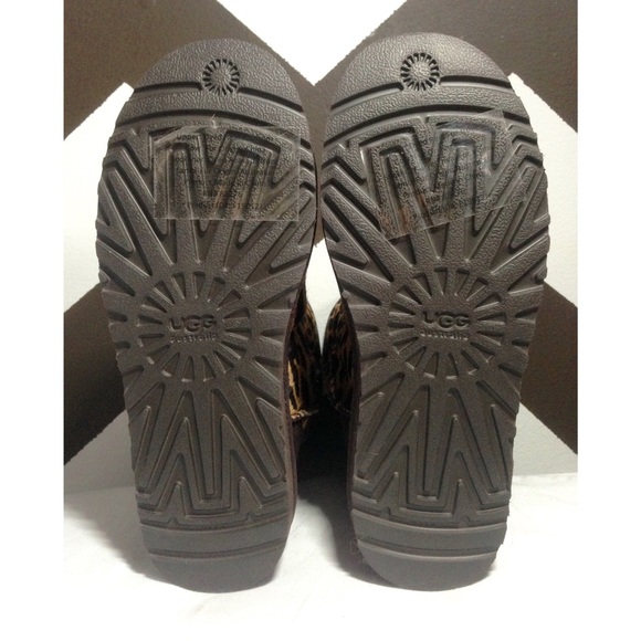 UGG Classic Short Chestnut Leopard Boot - Picture 4 of 4