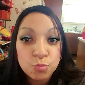 Meet your Posher, Raquel