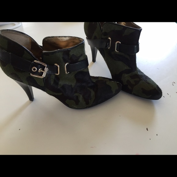 Nine West camo heels 7.5