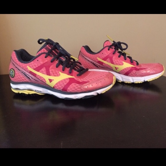 2 pair of Mizuno Running shoes!