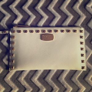 Michael Kors STUDDED Bedford wristlet