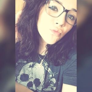 Meet your Posher, Chloe