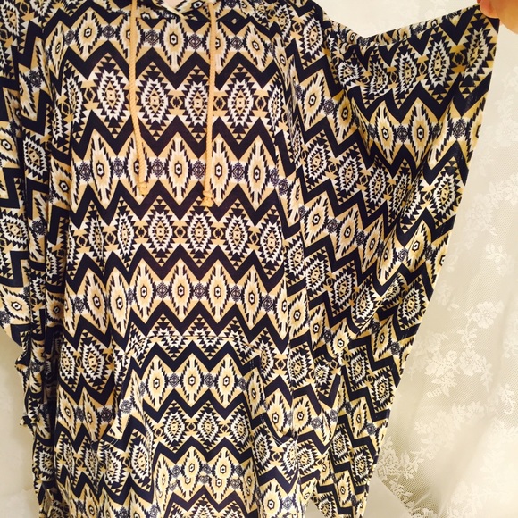 Navy blue and tan blouse FINAL CLEARANCE - Picture 3 of 4