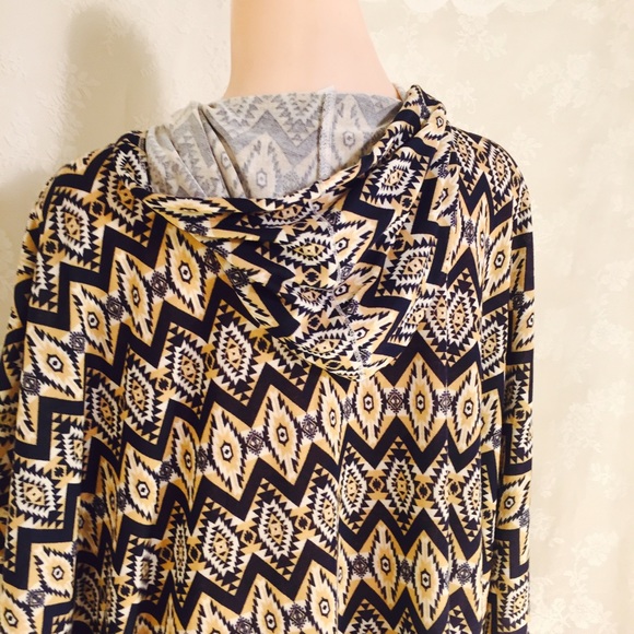 Navy blue and tan blouse FINAL CLEARANCE - Picture 4 of 4