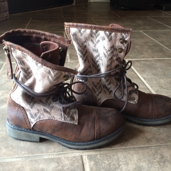 Roxy combat boots