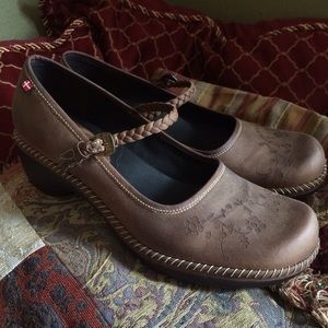 Brown Nubuck Ecco Mary Jane Floral Clogs NWOT