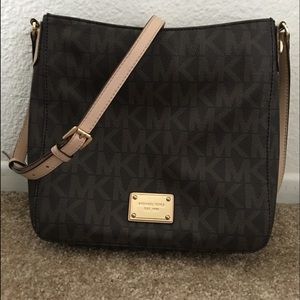 Michael Kors Crossbody- Jet Set Travel Large