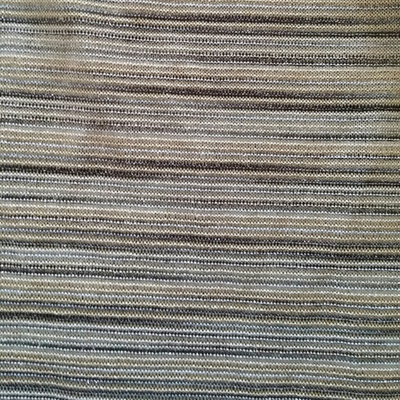 Beautiful top - Picture 2 of 2