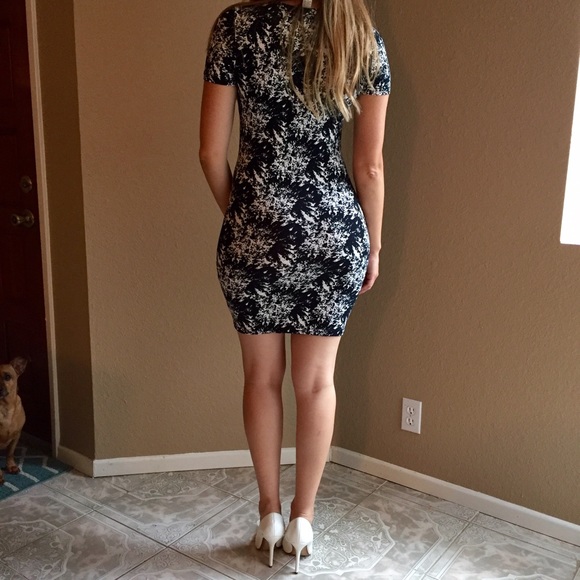 Abstract Keyhole Bodycon Dress (LAST SMALL!) - Picture 2 of 4