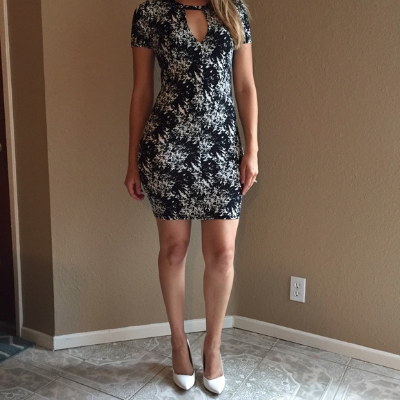 Abstract Keyhole Bodycon Dress (LAST SMALL!) - Picture 4 of 4