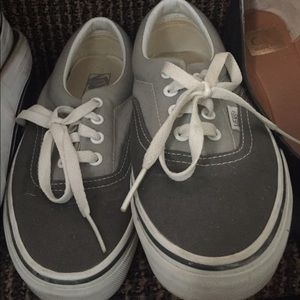 Vans --boys size 5/women’s 6.5