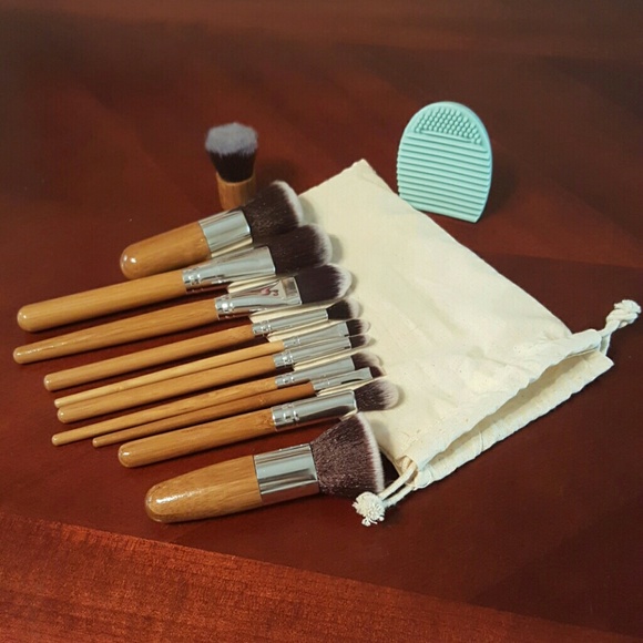 New 11 Brush Make-up Set w/ Cleaning Egg - Picture 2 of 3