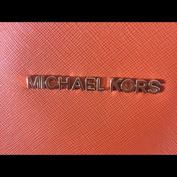 SOLD! Authentic Michael Kors Jet Set Leather Tote - Picture 4 of 4