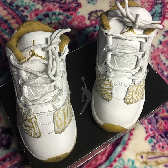 🔴🔴🔴SOLD🔴🔴🔴AIR JORDAN RETRO 11 LOW - Picture 2 of 2