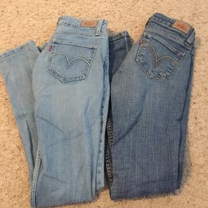 2 pairs of Levi skinny jeans