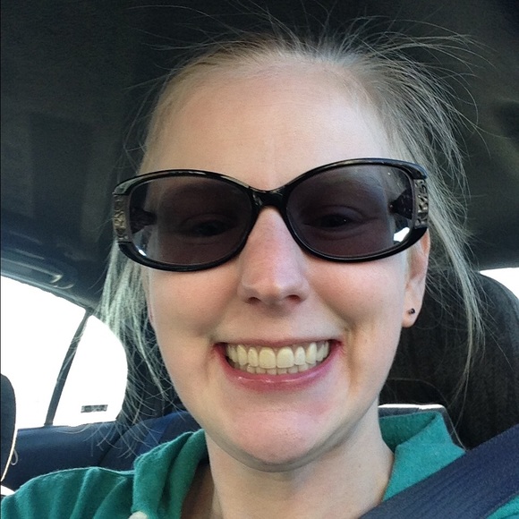 Meet your Posher, Stephanie - Picture 1 of 1