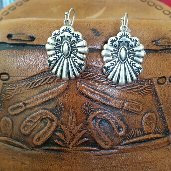 AMAZING Turquoise & Silvertone Squash Blossom Set - Picture 2 of 4